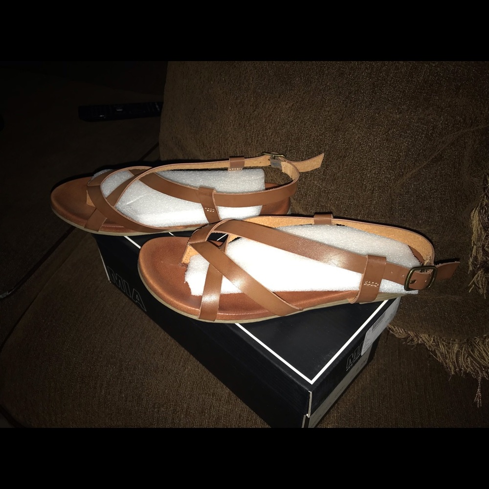 Mia sandals